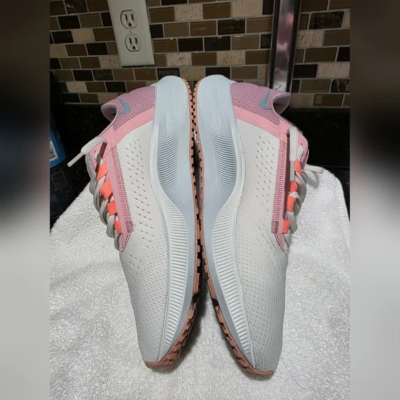 Nike Air Zoom Pegasus Road Running Womans Size 11, EUC - Picture 3 of 7